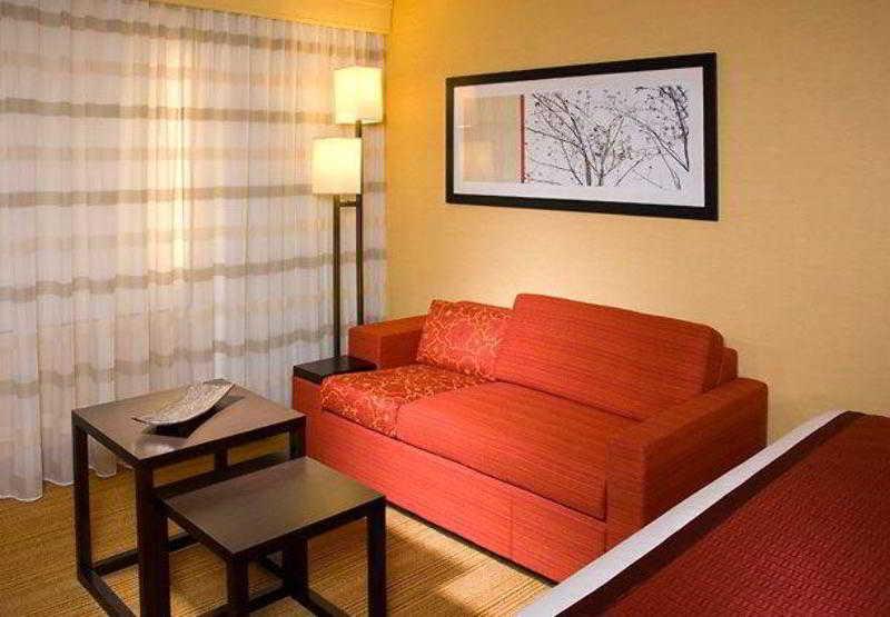 Courtyard By Marriott Lansing Hotel Phòng bức ảnh